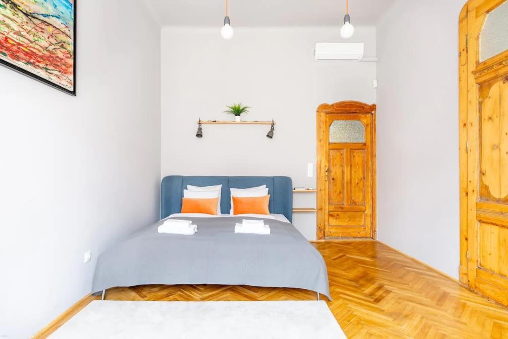 Elegant And Modern In The City Centre Budapest Exterior foto