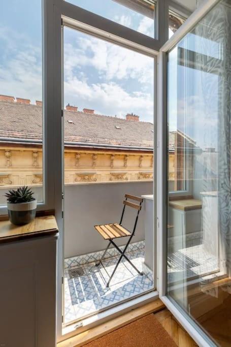 Elegant And Modern In The City Centre Budapest Exterior foto